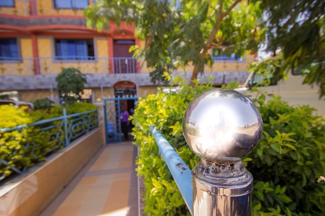 Grande Hotel Isiolo Экстерьер фото