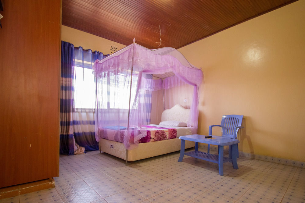 Grande Hotel Isiolo Экстерьер фото
